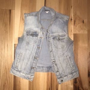 ✨EUC Short sleeve jean jacket 💙